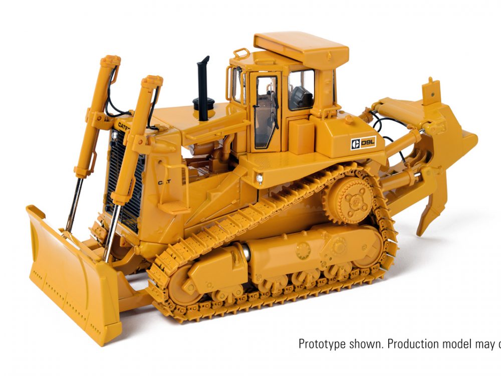 1:48 Cat<sup class='superscript'>®</sup> D9L Track-Type Tractor with Push Blade/Ripper - Die-Cast